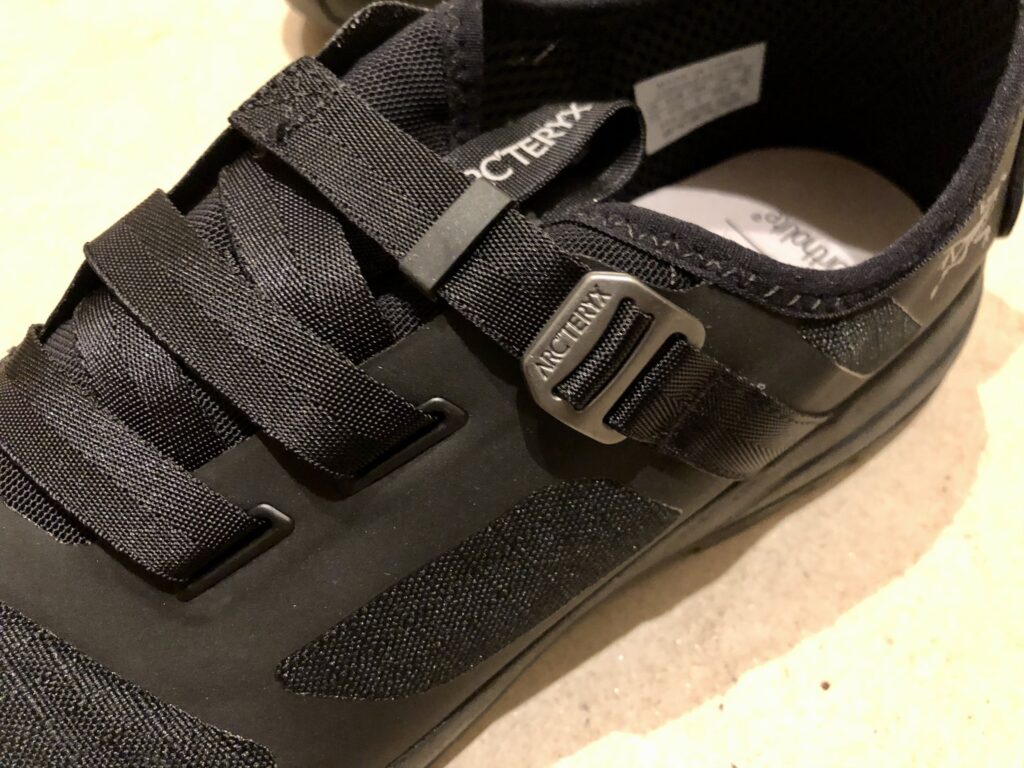 "アラキス"　金具部分