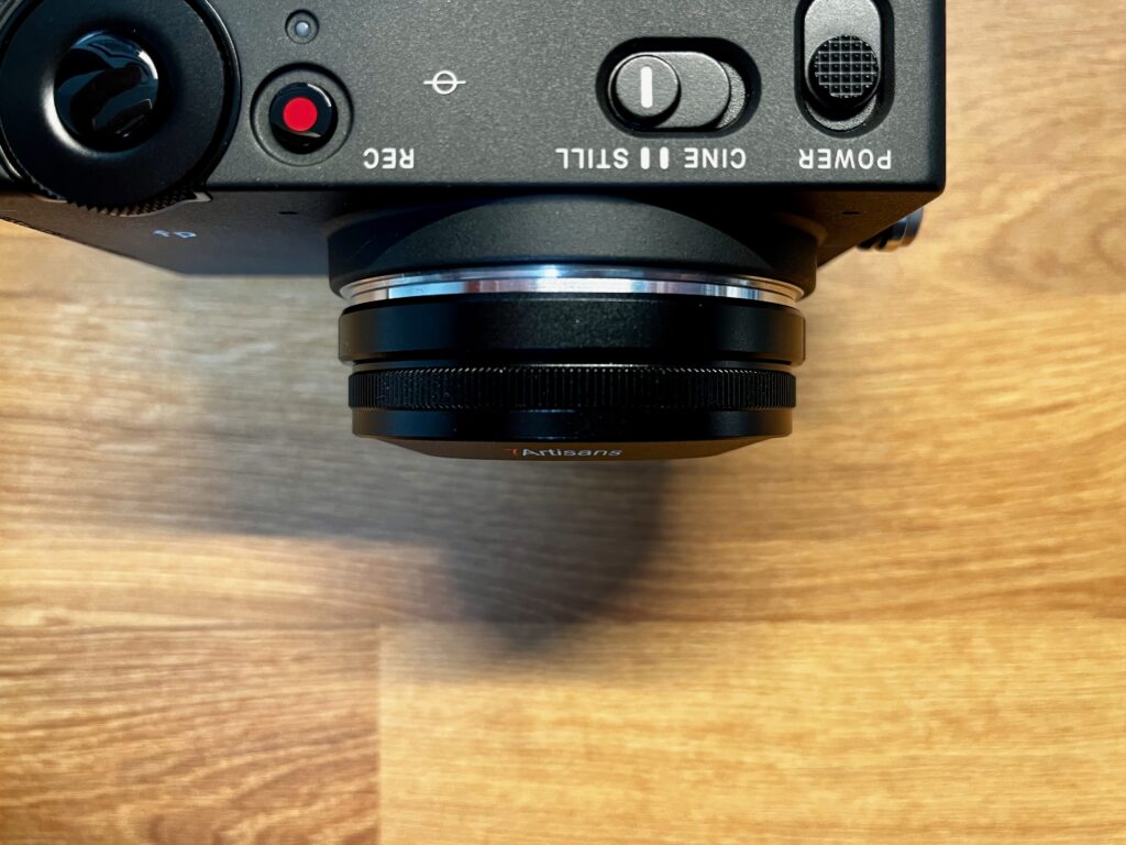 この薄さ、コンパクトさ