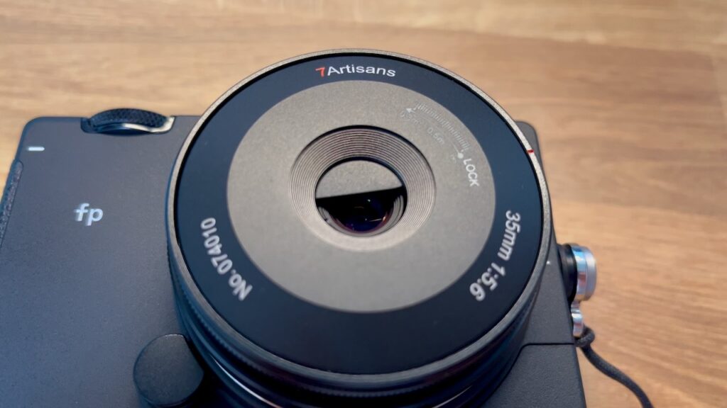 レンズカバー内蔵