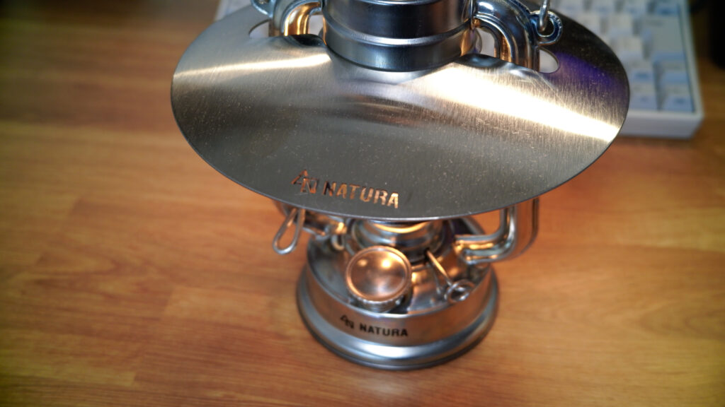 シェードを装着するとNATURAのロゴが映える