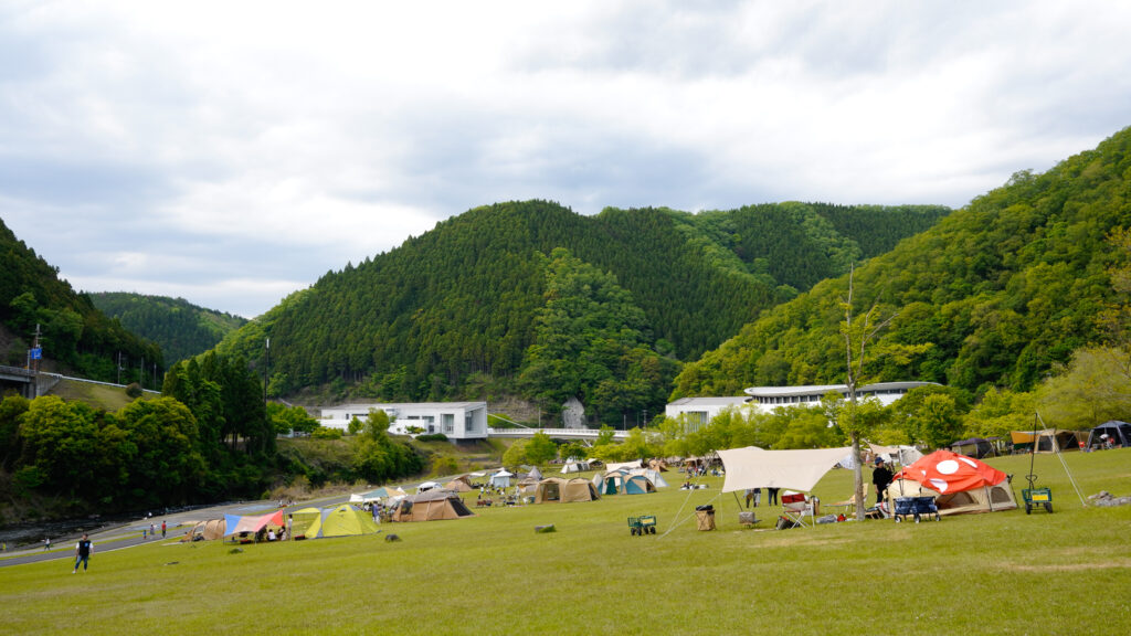 広大な芝生が広がる"DOD CAMP PARK KYOTO"